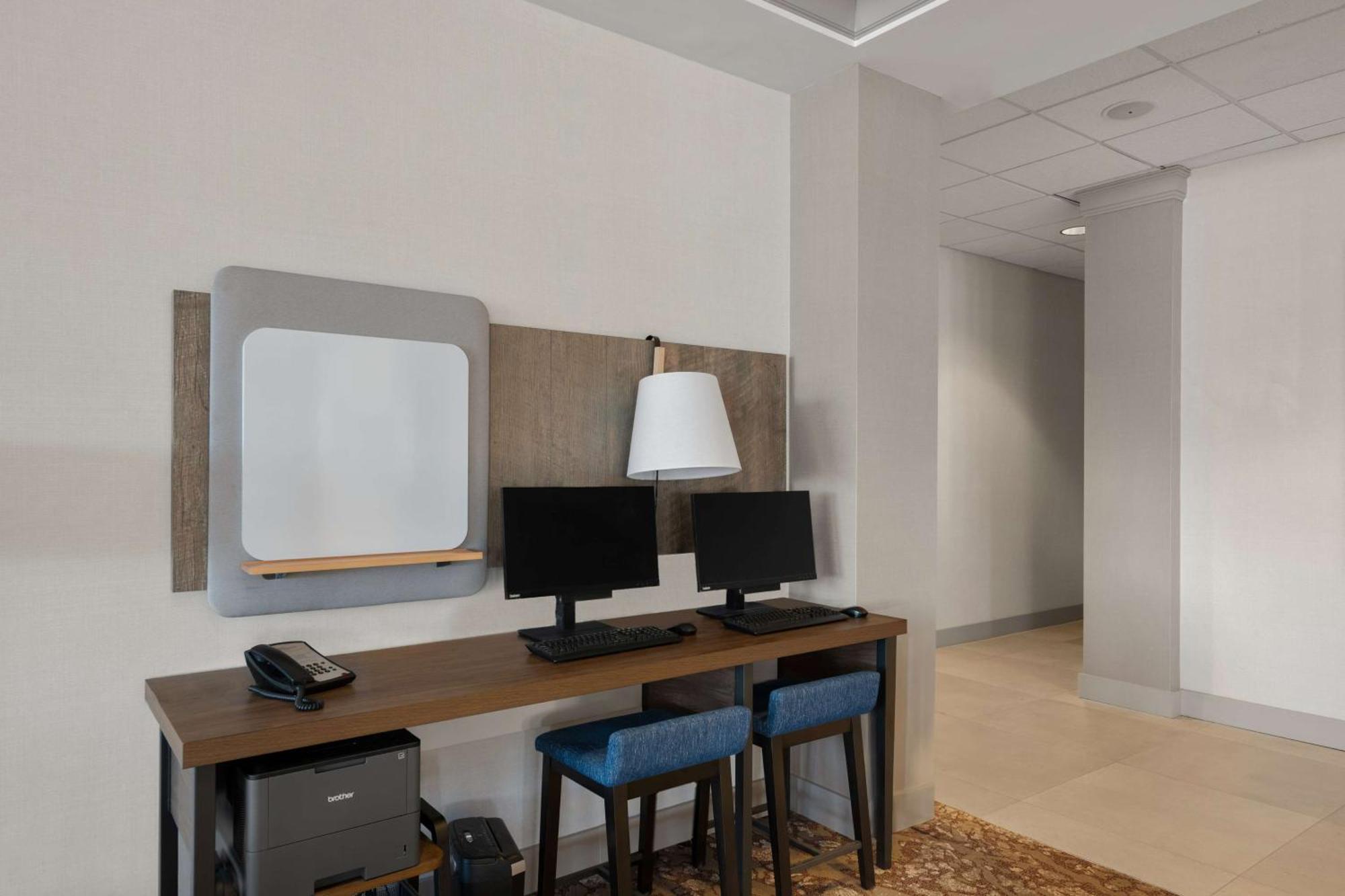 Hilton Garden Inn Omaha East/Каунсил-Блафс Экстерьер фото